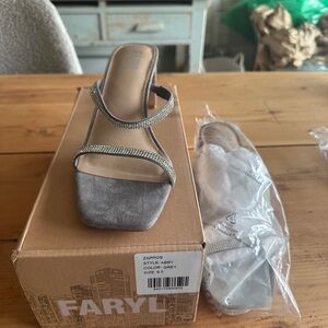 Farylrobin‎ Women's Silver and Gray Heeled Sandals with sparkle size 9.5